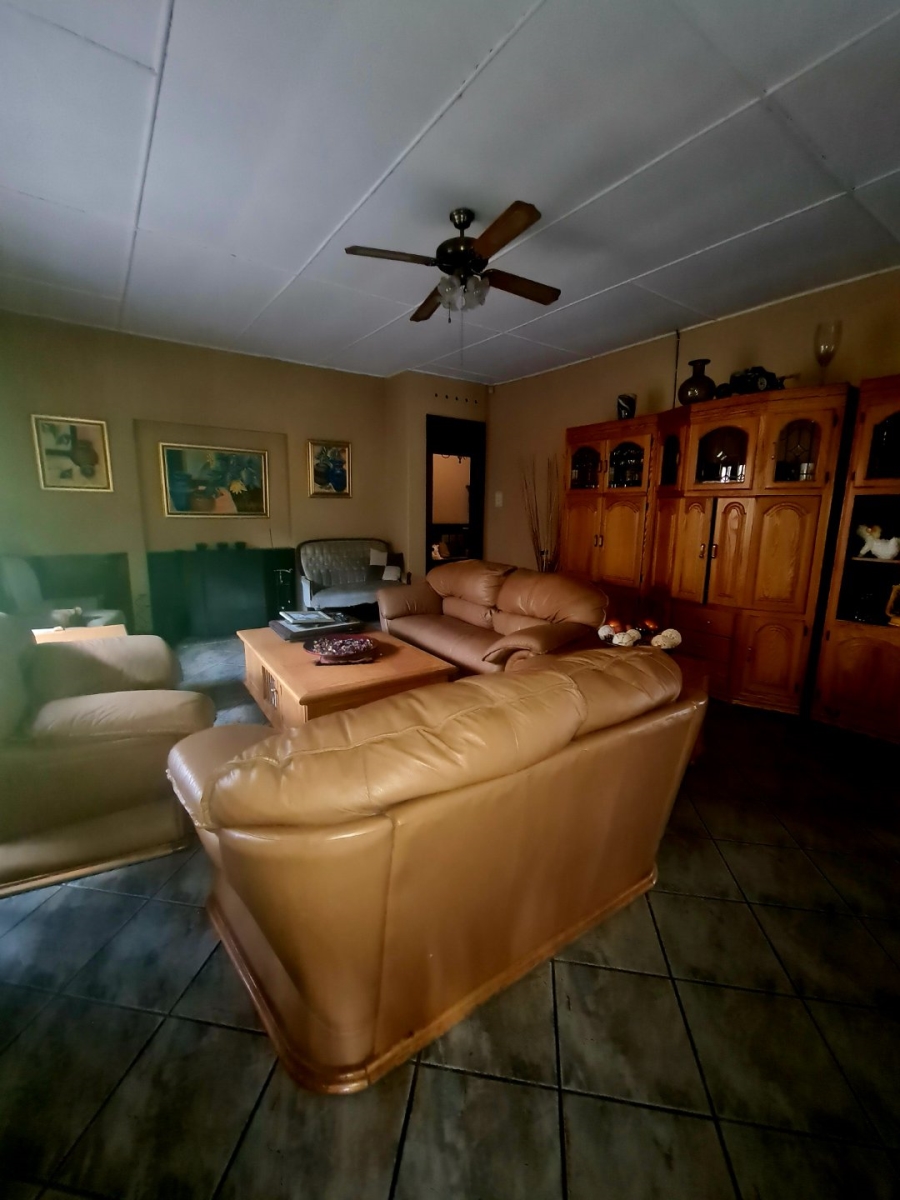 5 Bedroom Property for Sale in Sasolburg Free State